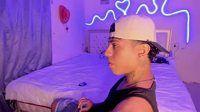 Snapshot of Glader31 chatting on October 2025 08:20:01 PM Glader31 online show from October 2025 08:20:01 PM