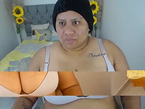 hotlesby valery online show from December 2025 12:14:02 PM