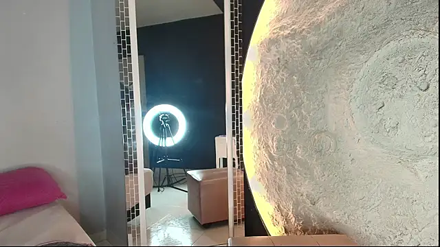 CarolinaGomez  online show from April 2026 07:11:01 PM