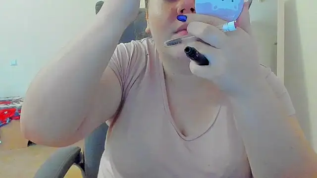 Snapshot of Liza-Mendez chatting on November 2025 06:33:01 AM Liza-Mendez online show from November 2025 06:33:01 AM