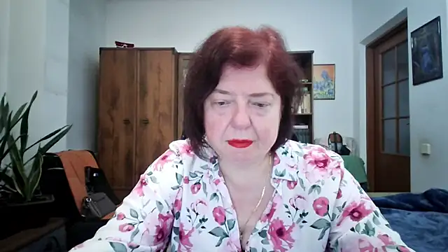 Snapshot of Violet_Pulse chatting on May 2026 04:37:01 PM Violet Pulse online show from May 2026 04:37:01 PM