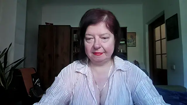 Snapshot of Violet_Pulse chatting on May 2026 12:04:02 PM Violet Pulse online show from May 2026 12:04:02 PM