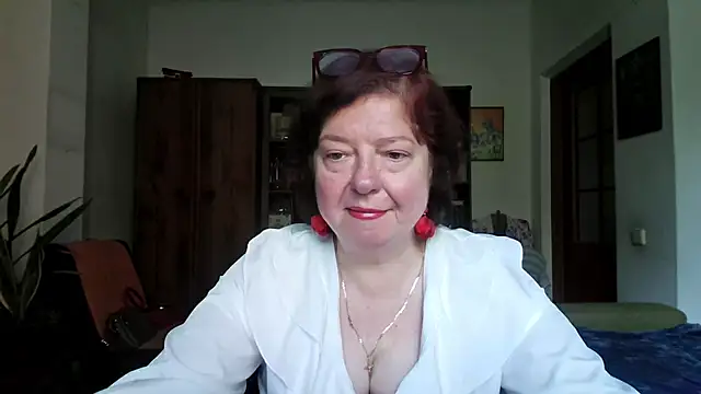 Snapshot of Violet_Pulse chatting on June 2026 10:32:02 AM Violet Pulse online show from June 2026 10:32:02 AM