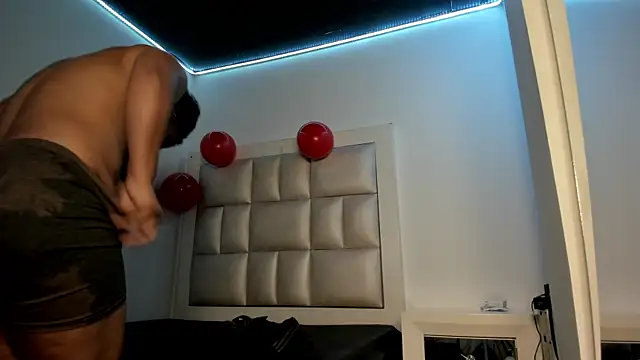 peyton  wat online show from April 2026 12:04:01 PM