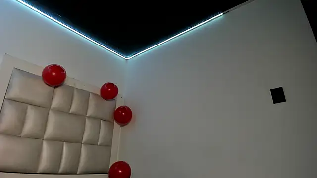 peyton  wat online show from April 2026 01:41:02 PM