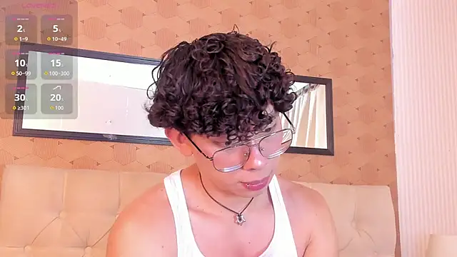 Snapshot of liam_twiink chatting on May 2026 07:18:01 PM liam twiink online show from May 2026 07:18:01 PM