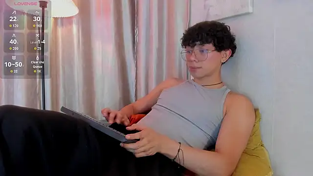 Snapshot of liam_twiink chatting on May 2026 08:03:02 PM liam twiink online show from May 2026 08:03:02 PM