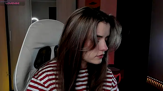 Snapshot of CharmingVixen chatting on September 2025 08:01:02 PM CharmingVixen online show from September 2025 08:01:02 PM