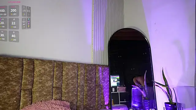 Missdionne curly online show from April 2026 11:10:01 AM