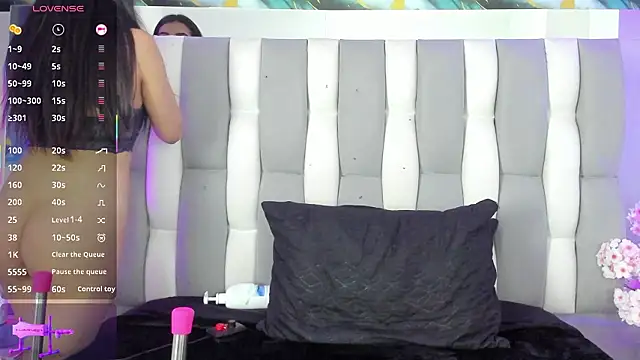 IsaDiiaz online show from February 2026 06:22:01 AM