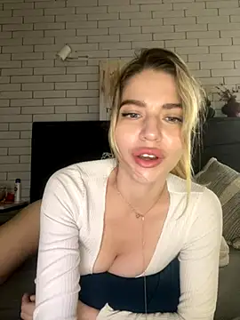Snapshot of VIOLA-Sweeting chatting on October 2025 09:33:01 PM VIOLA-Sweeting online show from October 2025 09:33:01 PM