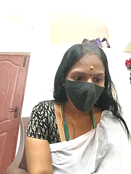 Snapshot of Tamil_Yalini12 chatting on April 2026 04:10:02 AM Tamil Yalini12 online show from April 2026 04:10:02 AM