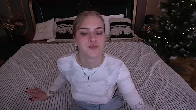 AlinaLiii online show from January 2026 03:36:02 PM