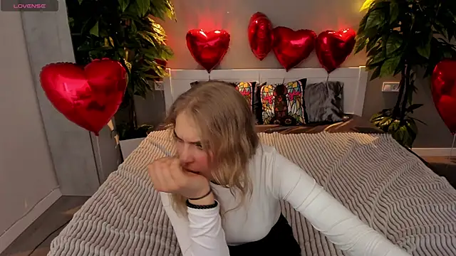 Snapshot of AlinaLiii chatting on February 2026 08:26:02 PM AlinaLiii online show from February 2026 08:26:02 PM