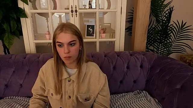 Snapshot of AlinaLiii chatting on March 2026 12:39:02 PM AlinaLiii online show from March 2026 12:39:02 PM