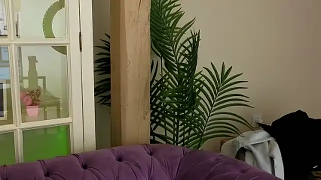 Snapshot of AlinaLiii chatting on April 2026 05:16:01 AM AlinaLiii online show from April 2026 05:16:01 AM