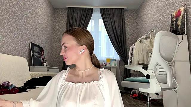 Snapshot of SofiaSmiles chatting on October 2025 05:08:02 AM SofiaSmiles online show from October 2025 05:08:02 AM