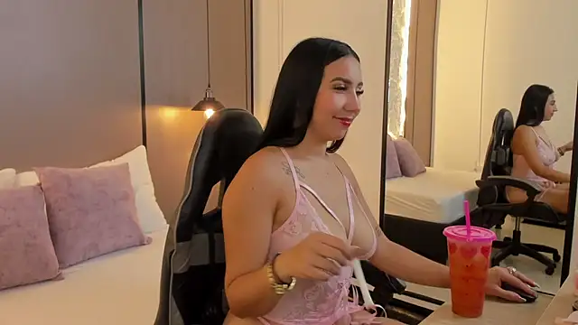 olivia willoow online show from February 2026 02:42:01 AM