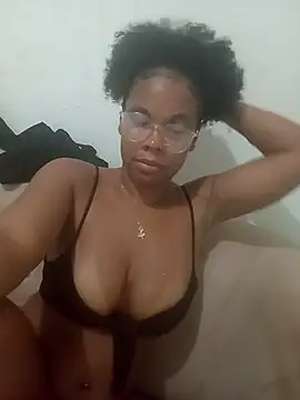 PrettahSantos online show from December 2025 06:49:01 PM
