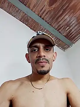 LATINO27CM online show from October 2025 08:06:02 PM