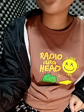 Pipi23  online show from December 2025 02:12:02 PM