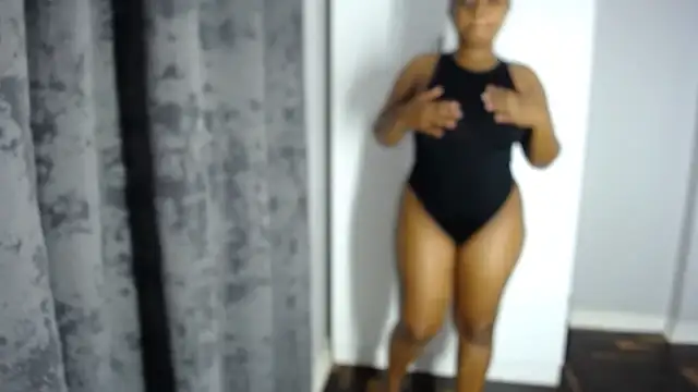 Juiceybileh online show from October 2025 07:58:02 PM