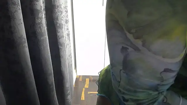 Juiceybileh online show from November 2025 08:51:01 PM