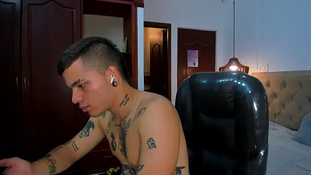 wildthor26 online show from September 2025 04:06:01 AM