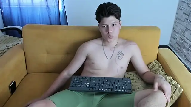 daniel leon online show from April 2026 06:45:02 PM