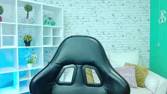 loaizalust online show from December 2025 05:18:02 PM