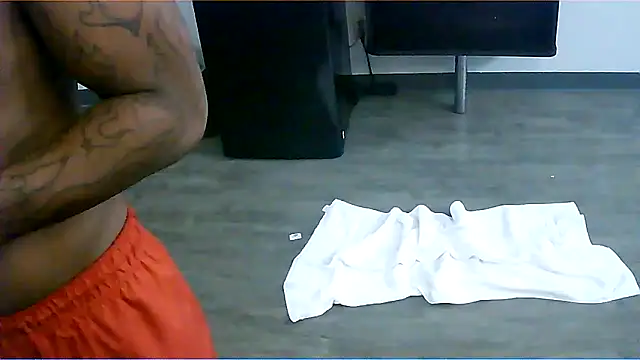 214KingLonggg online show from March 2026 10:21:01 AM