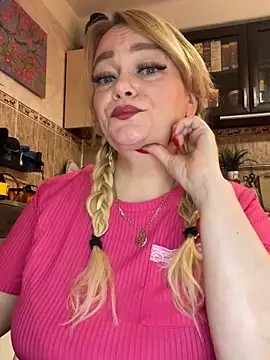 Snapshot of Sweet-blonde chatting on October 2025 08:24:02 AM Sweet-blonde online show from October 2025 08:24:02 AM