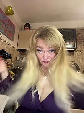 Snapshot of Sweet-blonde chatting on October 2025 11:15:01 PM Sweet-blonde online show from October 2025 11:15:01 PM