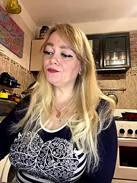 Snapshot of Sweet-blonde chatting on October 2025 11:33:02 AM Sweet-blonde online show from October 2025 11:33:02 AM