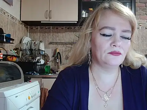 Snapshot of Sweet-blonde chatting on October 2025 11:35:01 AM Sweet-blonde online show from October 2025 11:35:01 AM