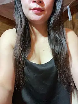 Snapshot of violet-00 chatting on May 2026 12:07:01 AM violet-00 online show from May 2026 12:07:01 AM