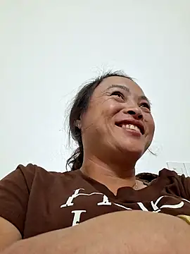 xuxulovezz online show from November 2025 12:18:01 PM