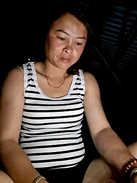 xuxulovezz online show from May 2026 10:18:02 PM
