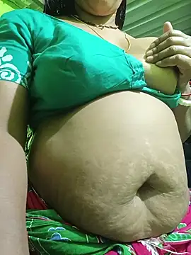 reya743 online show from February 2026 03:01:01 PM