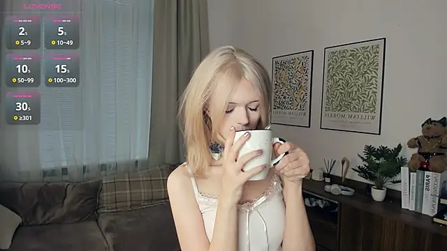 LaureMestler online show from November 2025 08:35:01 AM