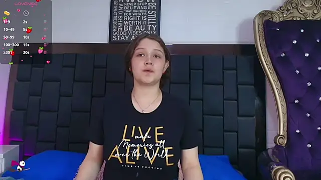 Krystal Heartss online show from October 2025 05:04:02 PM