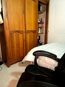 Bleer Rousse online show from October 2025 05:10:02 PM