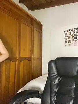 Bleer Rousse online show from October 2025 06:19:02 PM