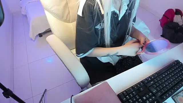 Snapshot of AsamiYaeko_ chatting on October 2025 01:18:01 PM AsamiYaeko  online show from October 2025 01:18:01 PM