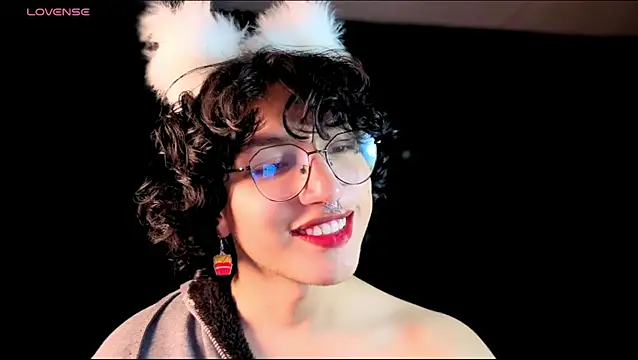 Snapshot of -BlueOpal- chatting on November 2025 08:52:02 PM -BlueOpal- online show from November 2025 08:52:02 PM