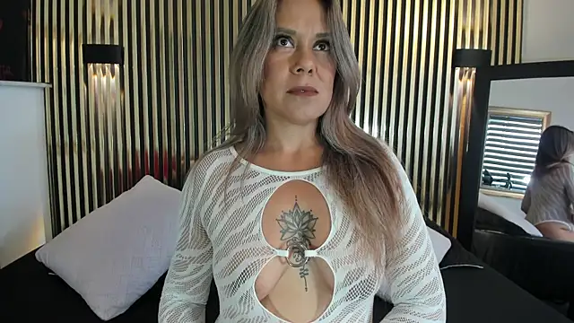 Lilith Bonnet online show from November 2025 07:01:02 PM