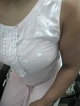 Snapshot of Fashion_Queen chatting on September 2025 07:11:02 AM Fashion Queen online show from September 2025 07:11:02 AM