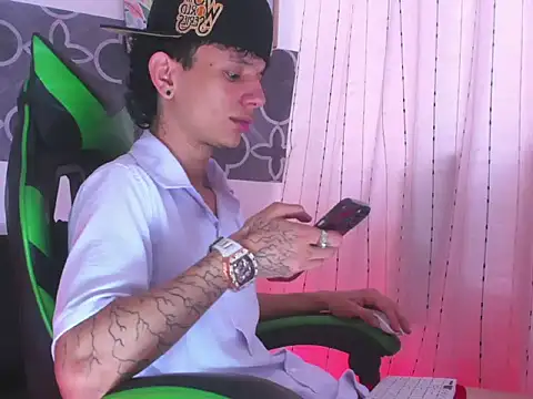 Skinny batman online show from December 2025 09:34:02 PM