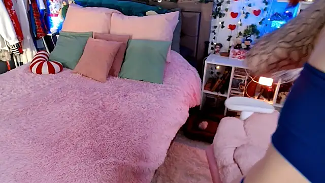 Ayla Hicks online show from March 2026 08:19:02 PM