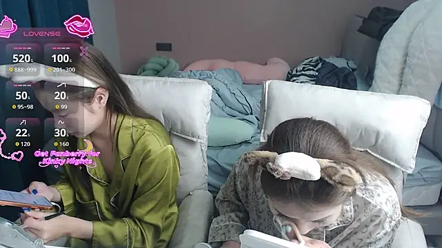 redrose520 online show from December 2025 12:12:02 PM